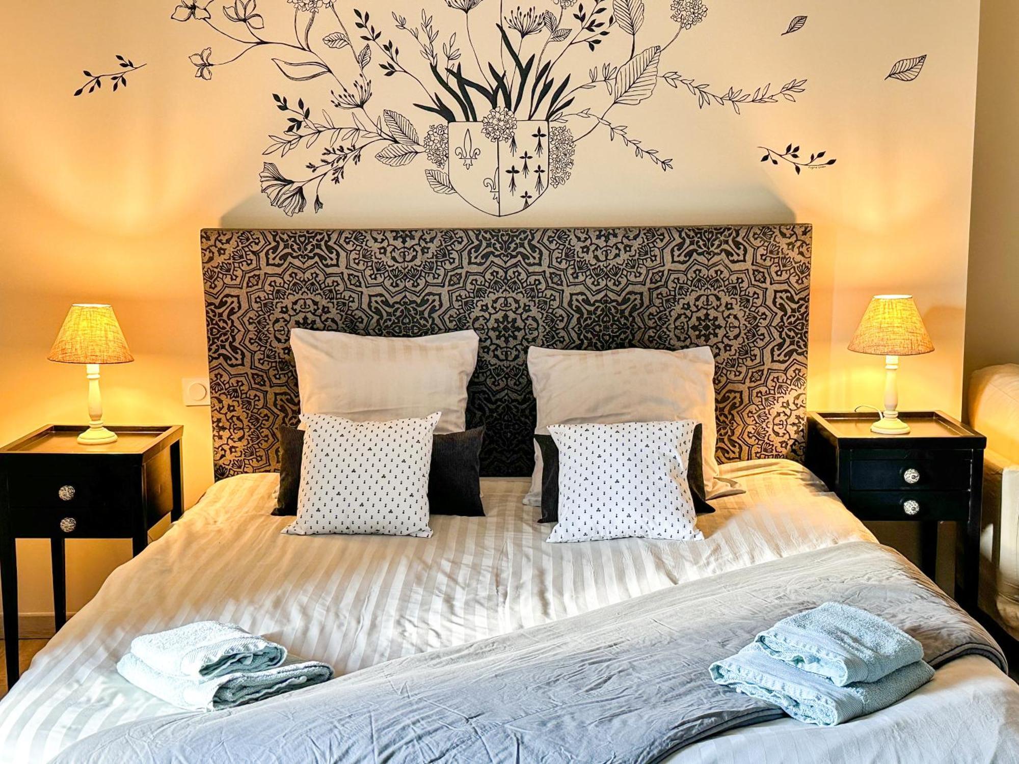 Domaine Du Grenier Bed & Breakfast Yffiniac ภายนอก รูปภาพ